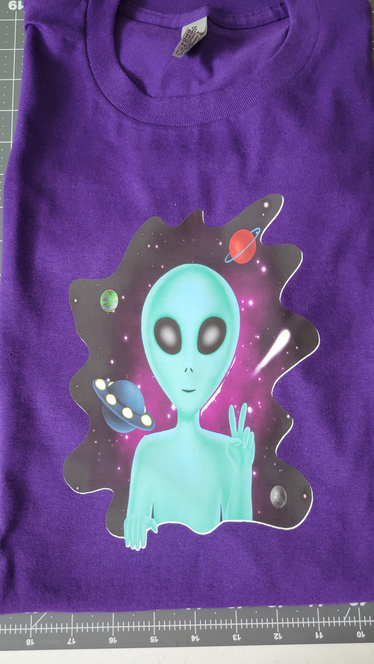 Alien  Peace sign t-shirt